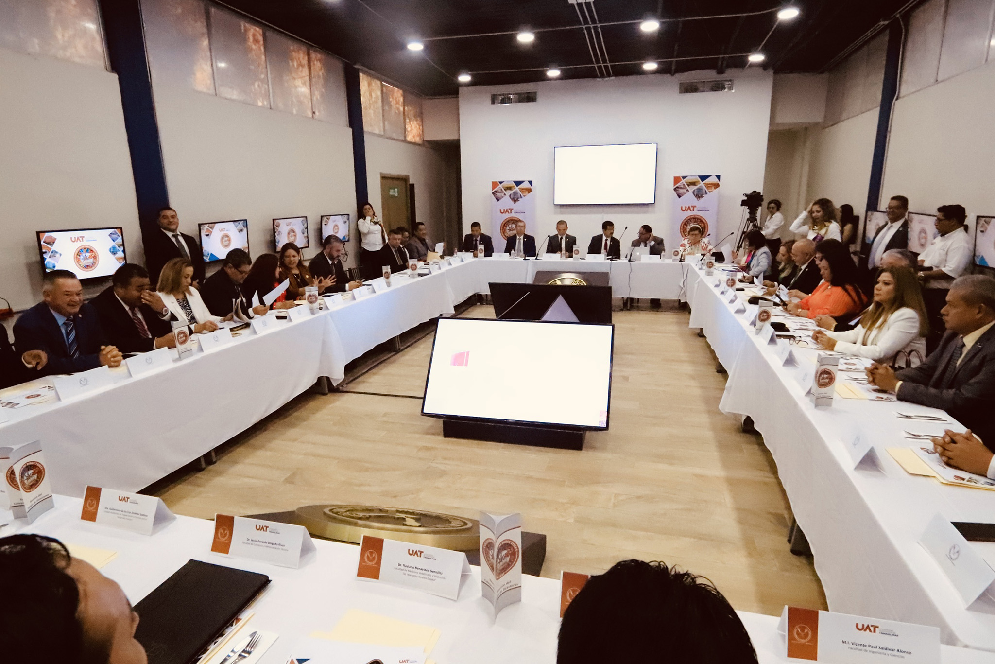 Fortalece la UAT su plan de trabajo institucional