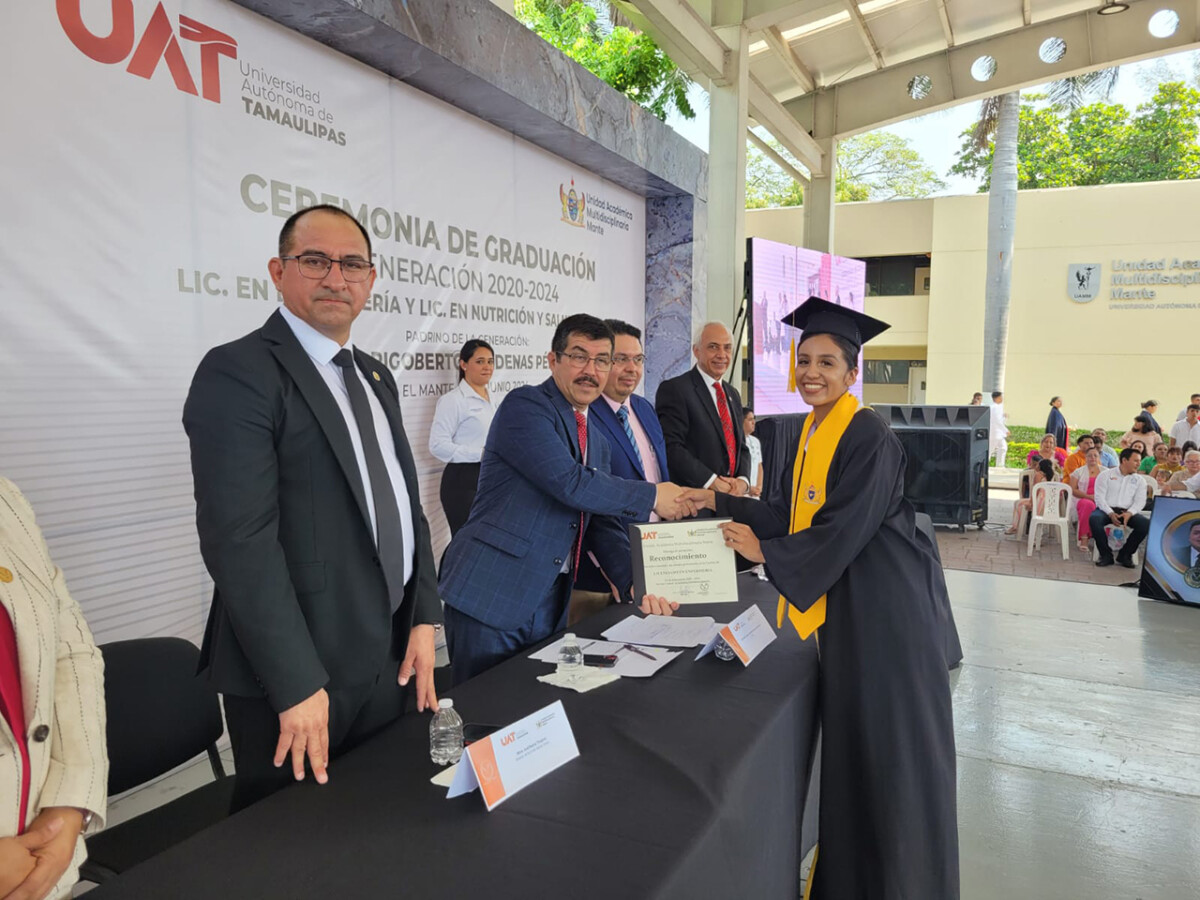 Rector de la UAT, Dámaso Anaya, preside graduación en la UAM Mante