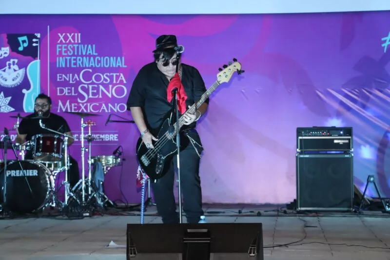Rock de «Los Burdel», Vistió de luz y color la plaza principal de El Mante