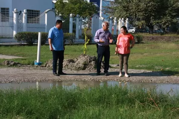 Atiende Patty Chío problemas De drenajes en el sector poniente