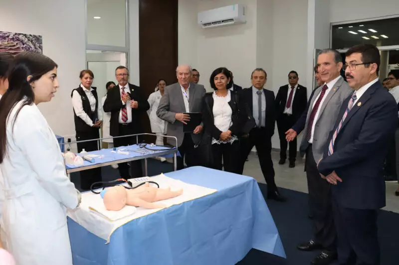 Rector de la UAT supervisa equipamiento en la Facultad de Medicina Tampico