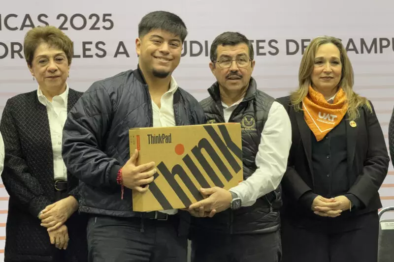 Dámaso Anaya da inicio en Tampico al ciclo escolar de la UAT