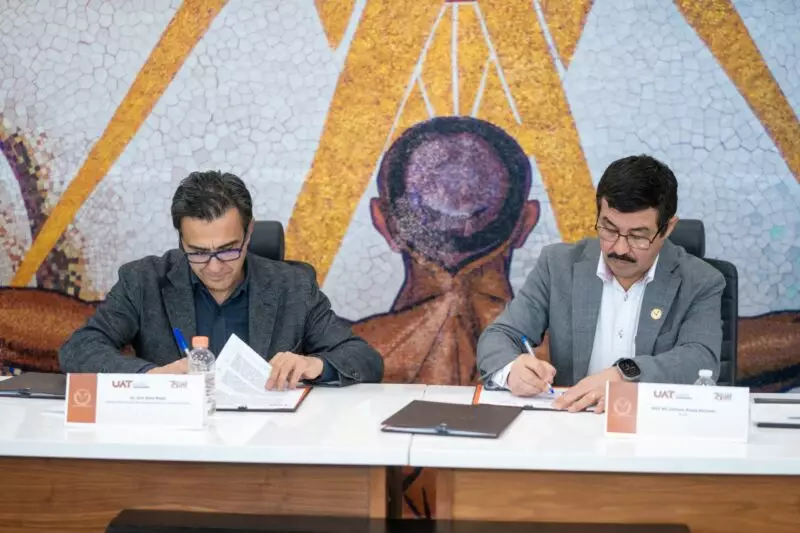 Firma la UAT convenio con Escuela de Economía Social de España