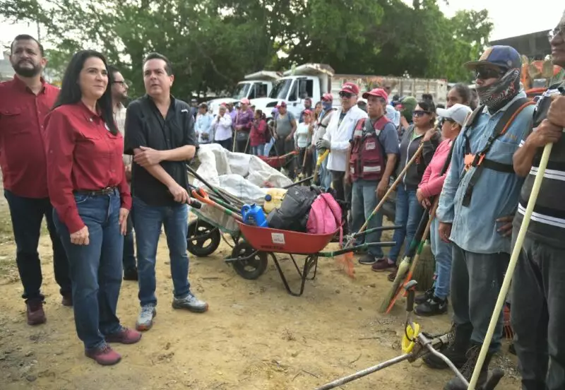 Mónica Villarreal encabeza primer gran Operativo de Limpieza y Bienestar en la colonia Morelos