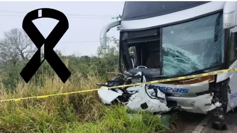 Autobús choca de frente con camioneta y deja 2 muertos