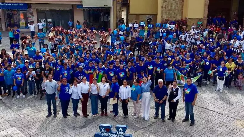 Encabeza Patty Chío primera marcha para concientizar sobre el autismo