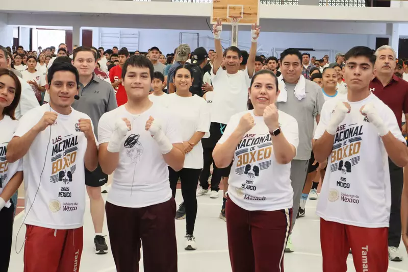 Mantenses participan en clase nacional de boxeo