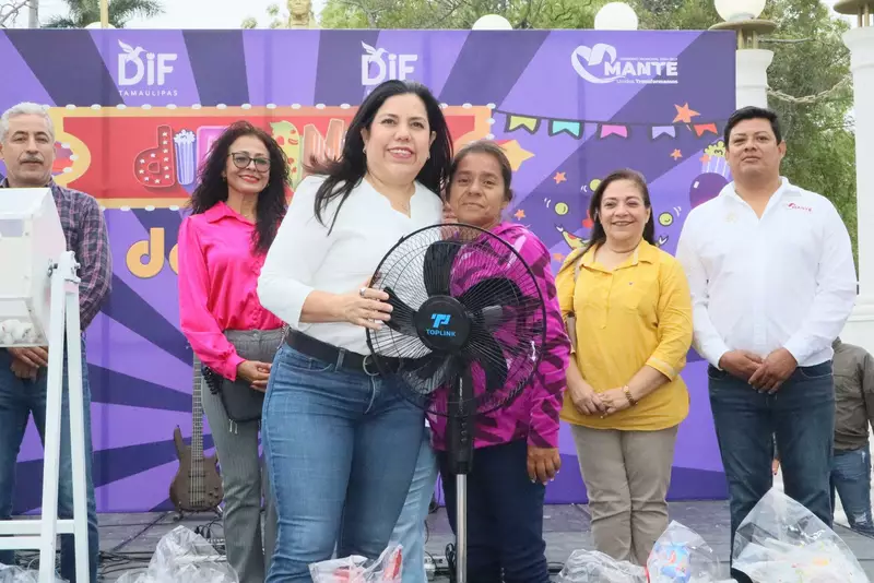 Familias mantenses disfrutan junto a Patty Chío de DIFzania
