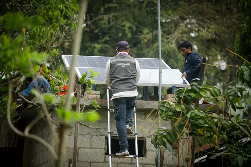 DIF Tamaulipas e IUSA instalan sistemas fotovoltaicos en comunidades rurales de Tamaulipas