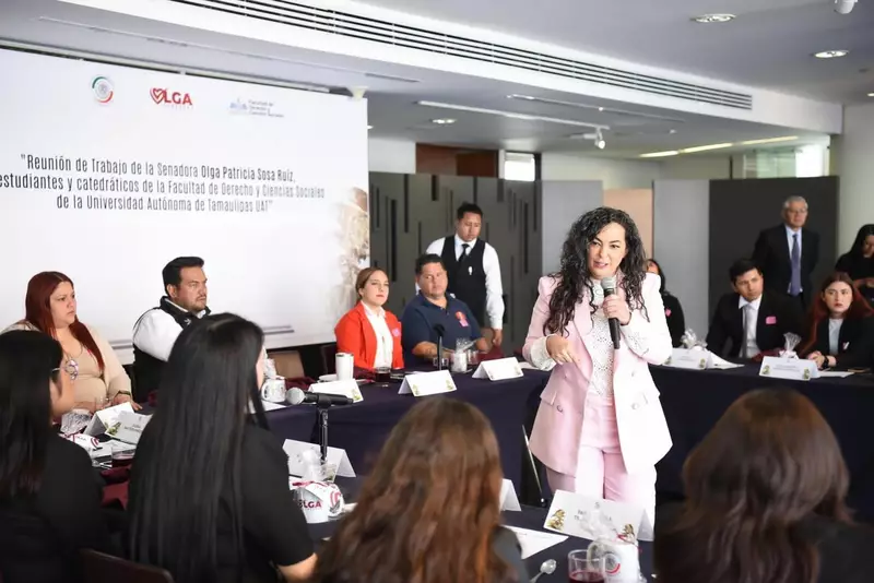 Senadora Olga Sosa comparte el proceso legislativo de la cámara alta, con estudiantes de derecho de la UAT
