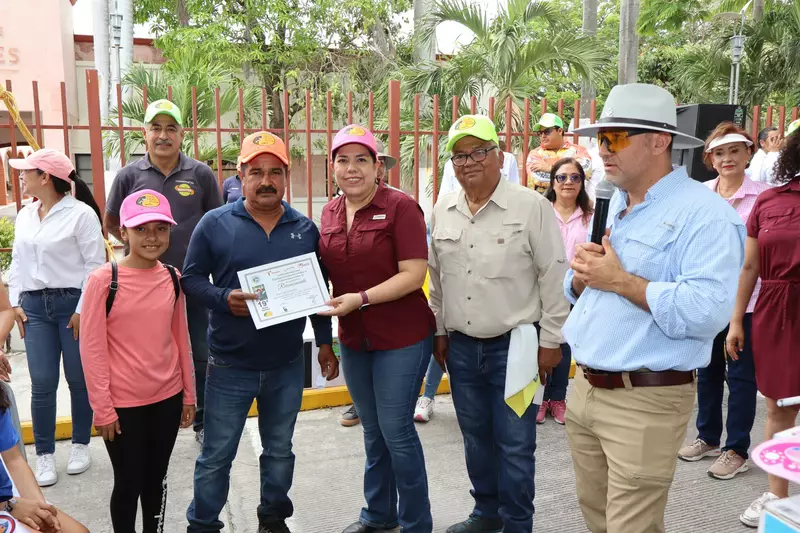 Promueve Patty Chío la unión entre las familias