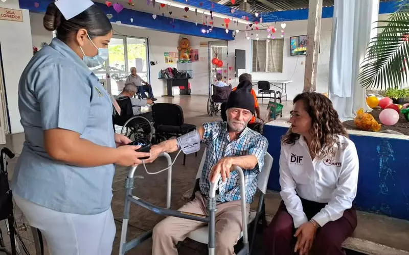 Extrema DIF cuidado de niñez y adultos mayores