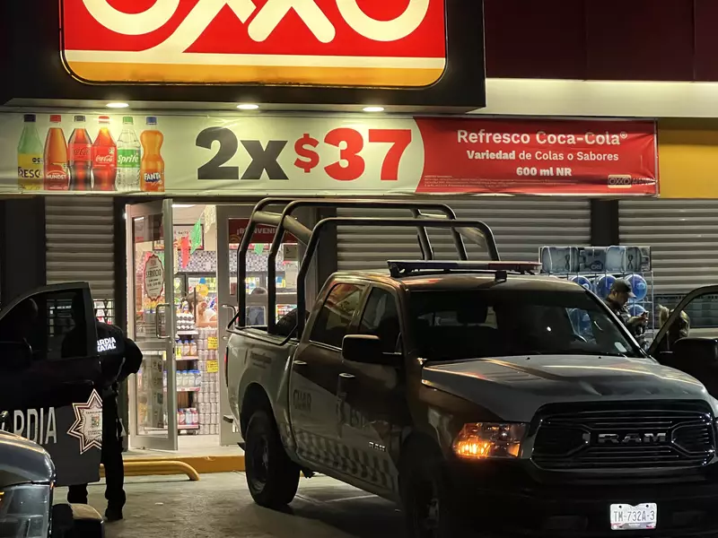 Detienen dos presuntos asaltantes de tiendas Oxxo
