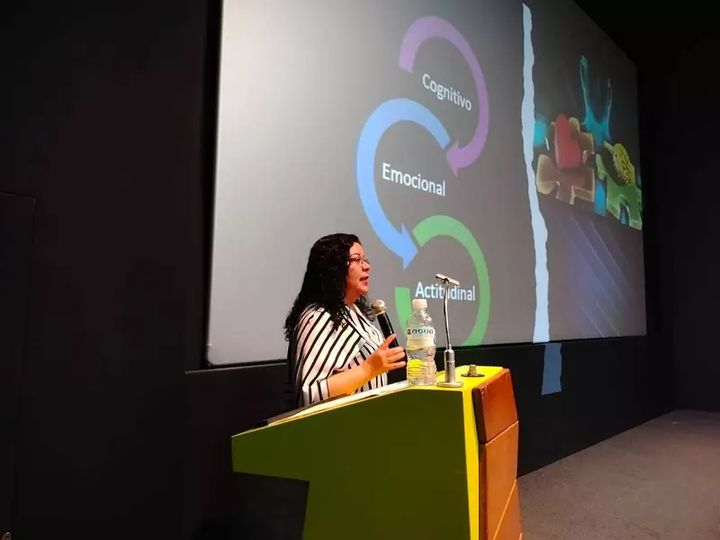 Capacita SEBIEN en reducción de violencia de género