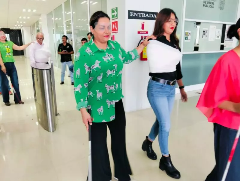 Participa personal de la Secretaría de Obras Públicas en taller “Te presto mis zapatos”
