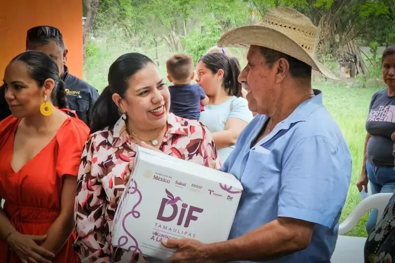 Entrega Patty Chío paquetes de alimentos a grupos vulnerables