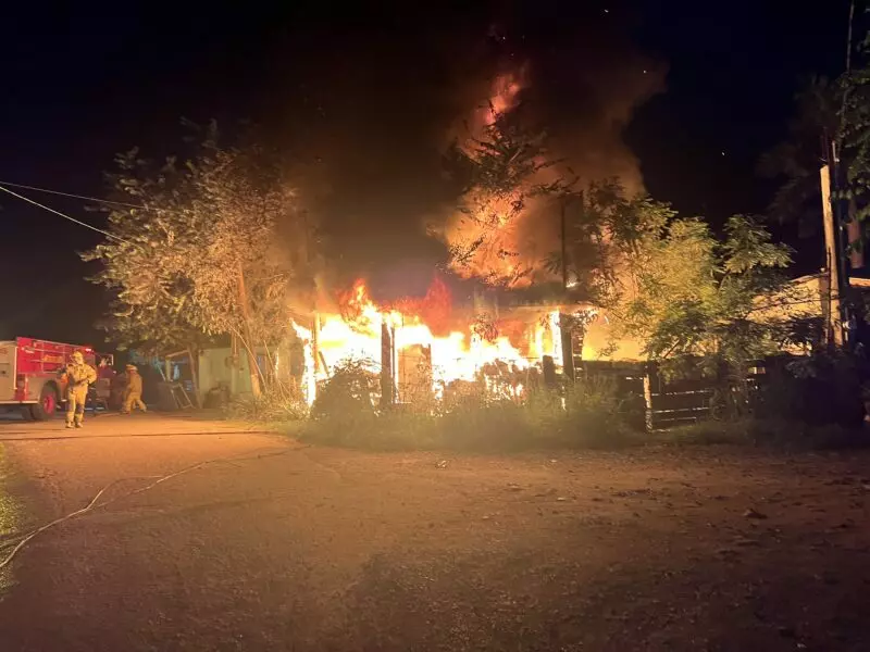 Incendio arrasa vivienda; no hubo heridos