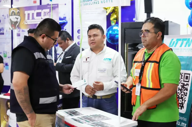 Presenta UTTN su oferta educativa en feria organizada por maquiladora