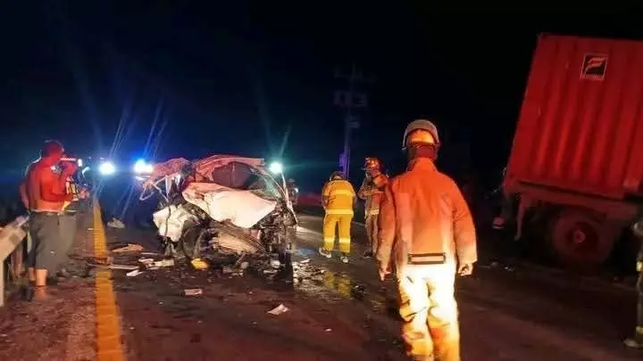 Remolque choca de frente contra camioneta en la Mante-Tampico