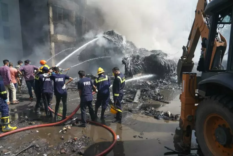 Avión se estrella con 242 pasajeros en India; autoridades estiman que no hay sobrevivientes