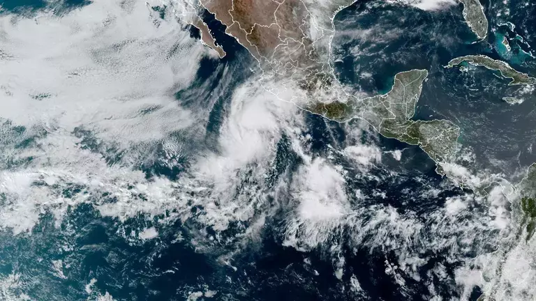 Bárbara No Viene Sola: 2 Ciclones Tropicales Se Podrían Formar al Mismo Tiempo en el Pacífico