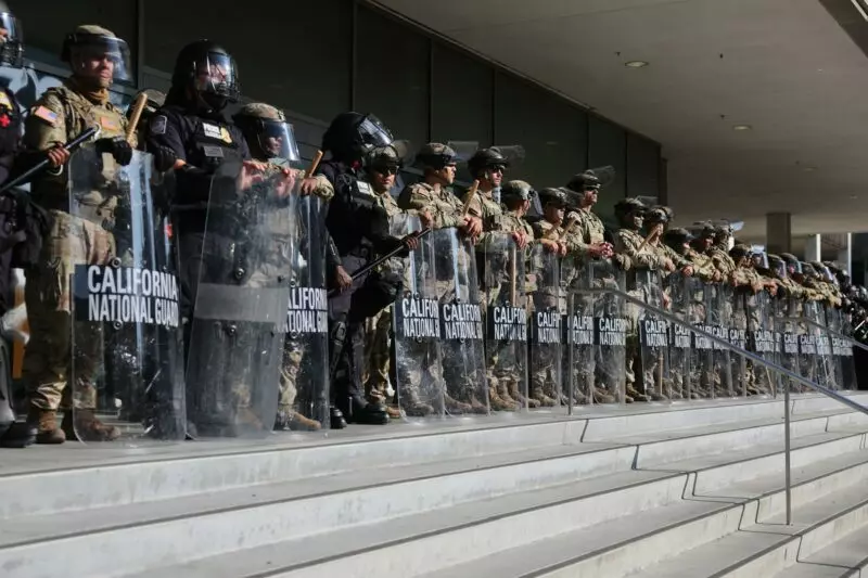 Alrededor de 300 migrantes detenidos en las redadas en California, según organizaciones