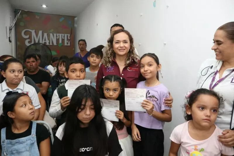 Entrega DIF Tamaulipas becas PANNARTI en El Mante