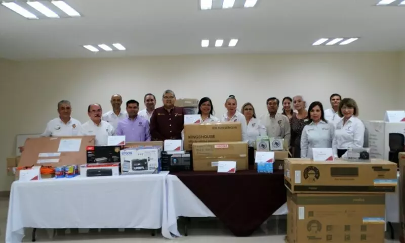 Entrega SET apoyos a estudiantes con discapacidad  de planteles de nivel medio superior