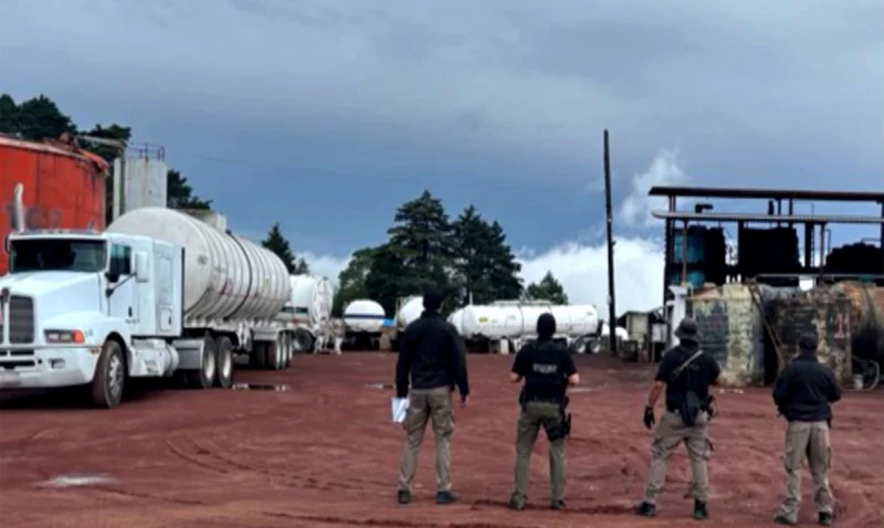 Nuevo golpe a ‘huachicoleros’: aseguran en Veracruz 993 mil litros de hidrocarburo