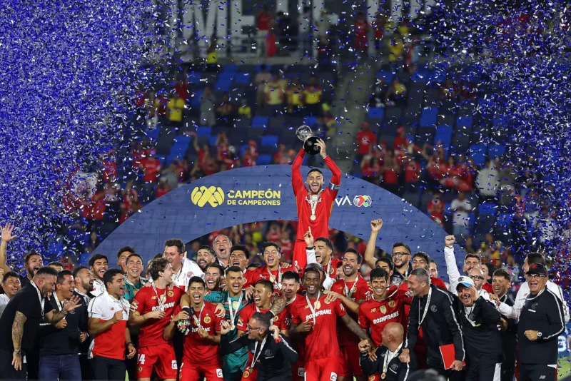 Toluca derrota al América y gana el trofeo campeón de campeones