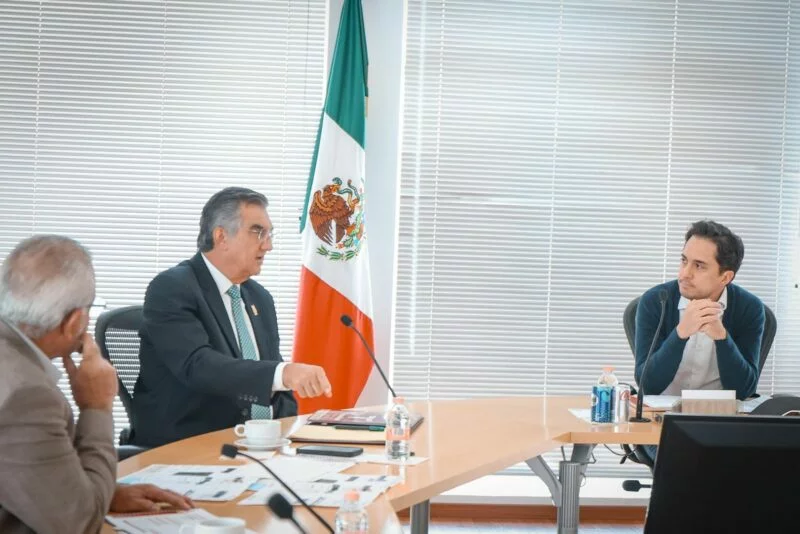 Gestiona gobernador de Tamaulipas, con Banobras, recursos para carreteras, puentes y Puerto del Norte