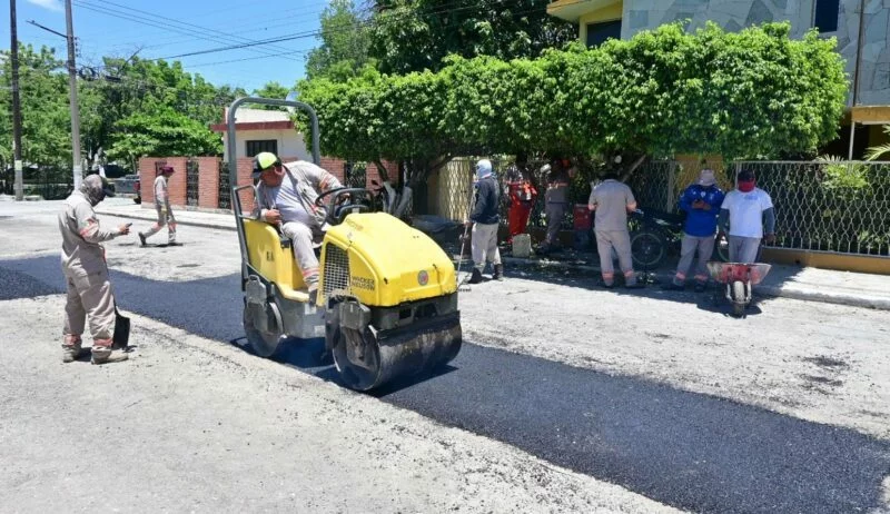 Con bacheo Patty Chío rehabilita principales arterias