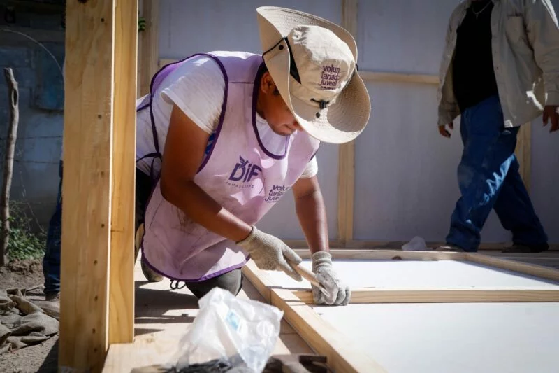 Continúan DIF Tamaulipas, INJUVE y TECHO construyendo vivienda progresiva para población vulnerable