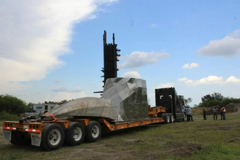 Inicia traslado de escultura de Virgen de la Misericordia hacia El Chorrito