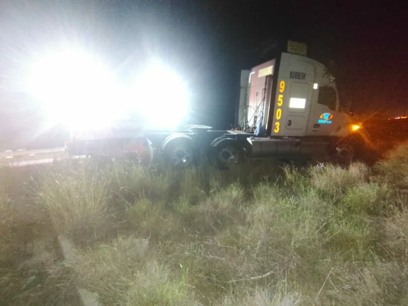 Tracto camión estuvo a punto de volcar en la carretera Nacional