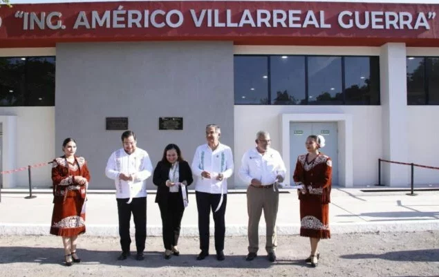 Inaugura Américo Villarreal gimnasio en Escuela Normal de Educadoras, legado de su padre