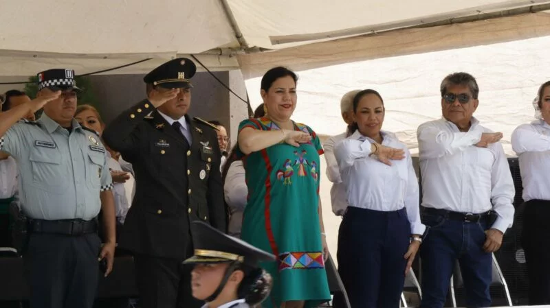 Encabeza Patty Chío el Desfile de Independencia