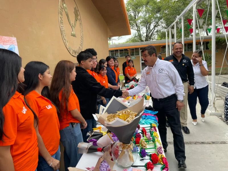 Sostiene rector encuentro con universitarios de Valle Hermoso