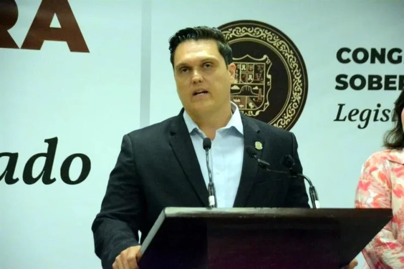 Morena señala vínculos del PAN y Cabeza de Vaca con los hermanos Carmona