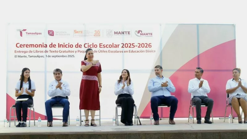 Inaugura Patty Chío ciclo escolar con entrega de útiles y libros