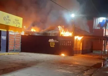 Taller de carpintería queda reducido a cenizas tras incendio en El Mante