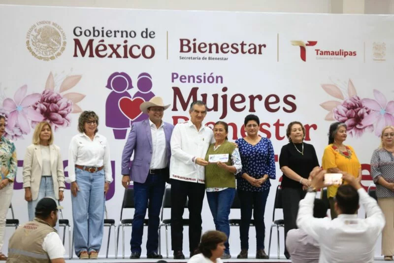 Entrega Américo tarjetas de Pensión Mujeres Bienestar; llegará a 93 mil tamaulipecas