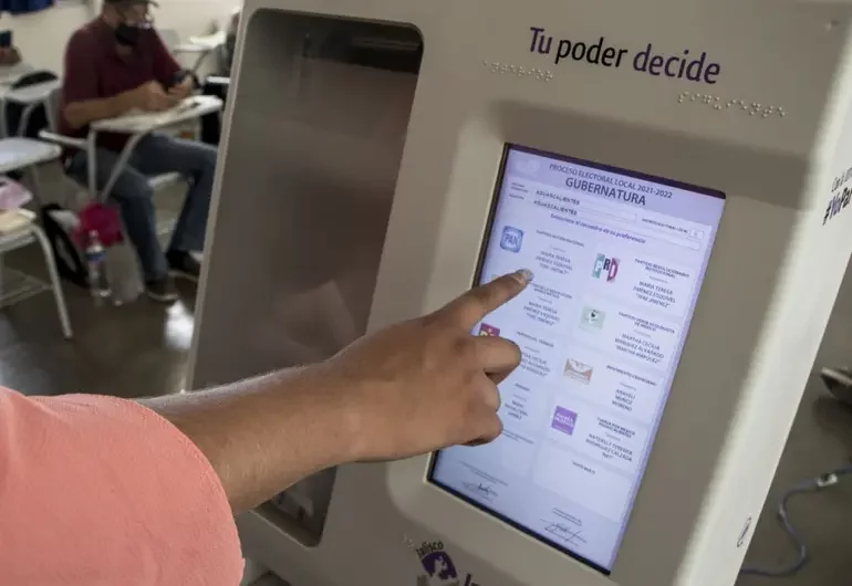 El INE cocina el voto electrónico en el país