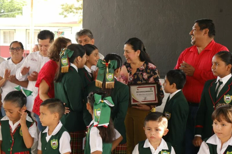 Transforma Patty Chío a la Primaria Niños Héroes