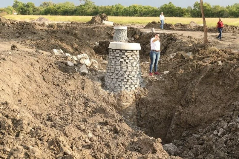 Supervisa Patty Chío construcción de obras para arreglo de drenajes
