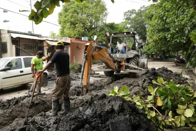 Gobierno de Patty Chío avanza en reparar drenajes de la Arbustos
