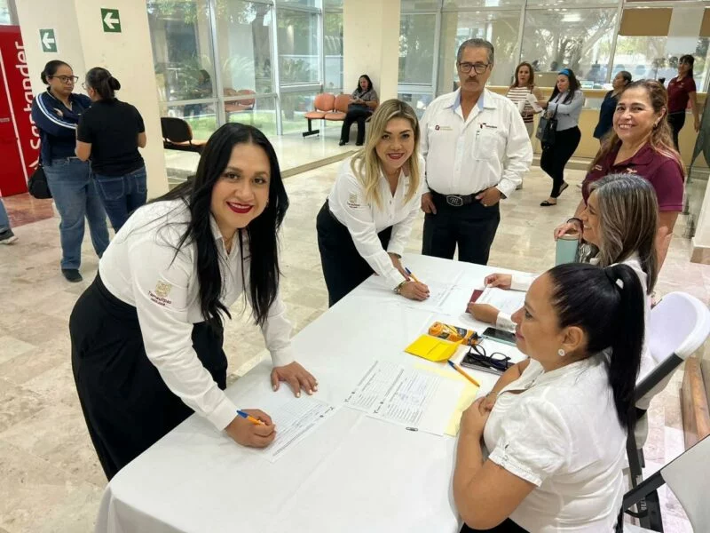Recibe SET donación de 100 electrocardiogramas para trabajadores educativos