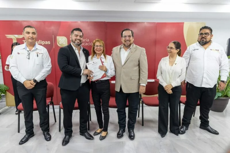 Entrega SET bases laborales a personal del Centro Estatal de Tecnología Educativa