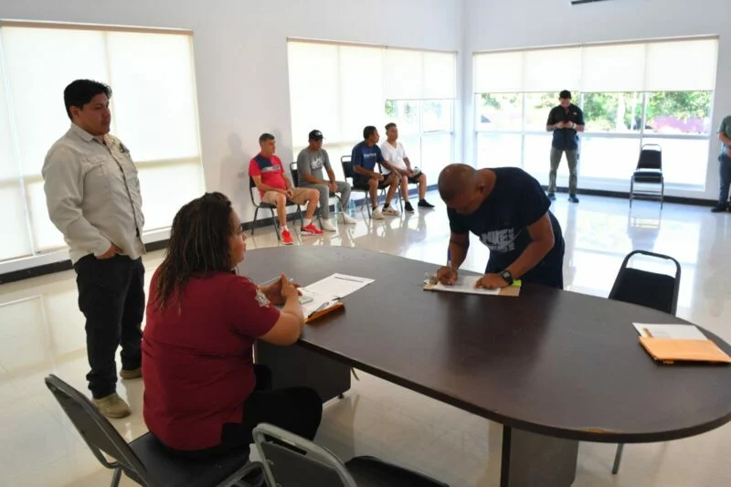 Presentan custodios penitenciarios evaluación de aptitud física para promoción de grados