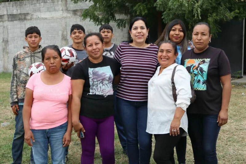 Apoya Patty Chío arreglo de calles en la Nueva Apolonia